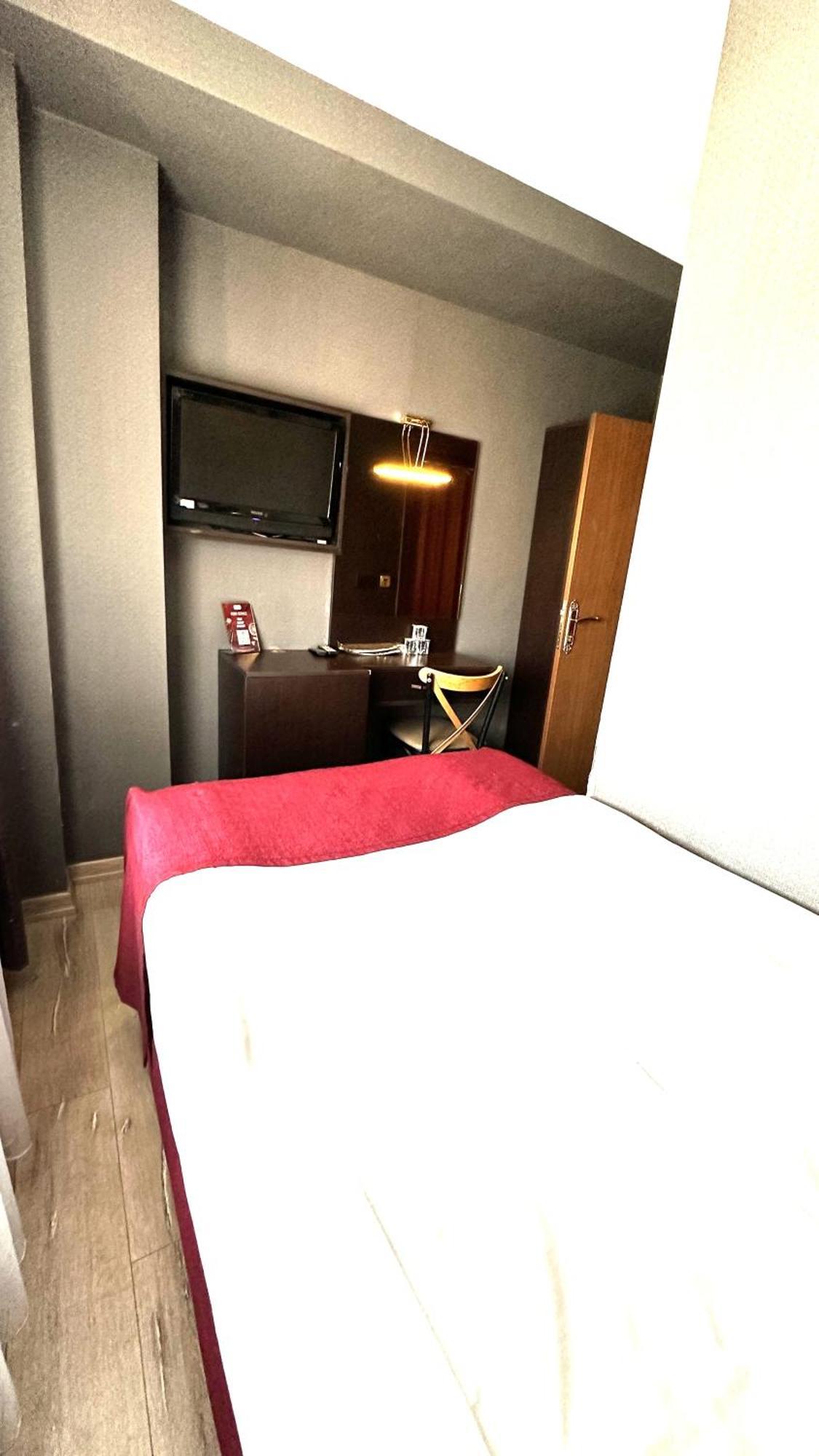 Hotel Atesde Dustu Salvara à Istambul Extérieur photo